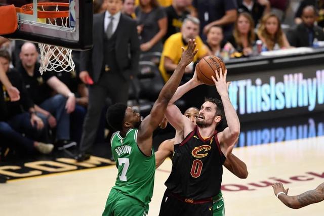 西亚28+11步行者大胜篮网 马克西20分76人灭蜂