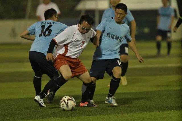 陈盈骏22分首钢胜新疆 佩里23分深圳胜天津